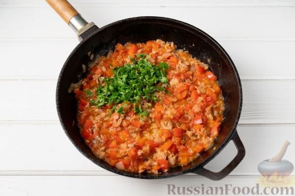 Макароны с овощами и консервированным тунцом