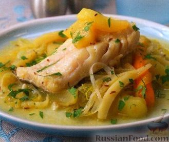 Пикша с овощами и яблоками