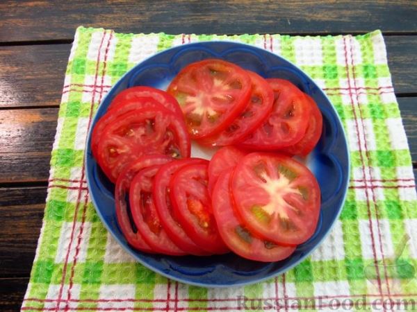 Рыба, запечённая с помидорами, морковью и луком (в пергаменте)