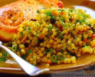 Кус-кус с кедровыми орешками и клюквой