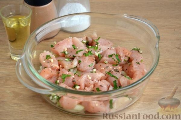 Тыква, запечённая с курицей и сладким перцем