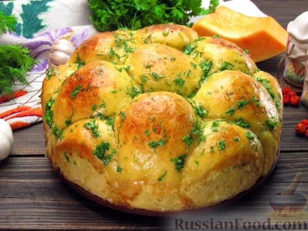 Тыквенные пампушки с чесноком и зеленью