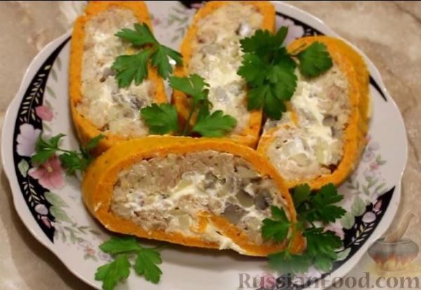 Тыквенный рулет с курицей и грибами